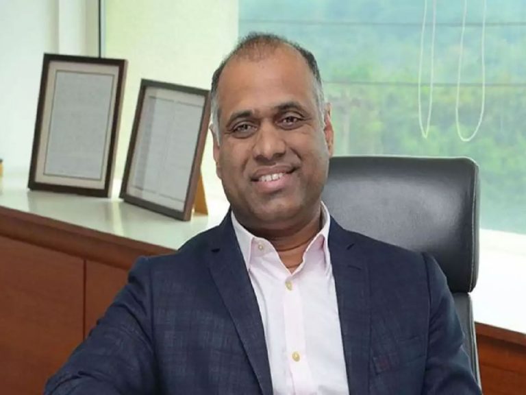 సీన్‌ రివర్స్‌.. డీకే అరుణ కుమార్తె శృతిరెడ్డిపై కేసు..