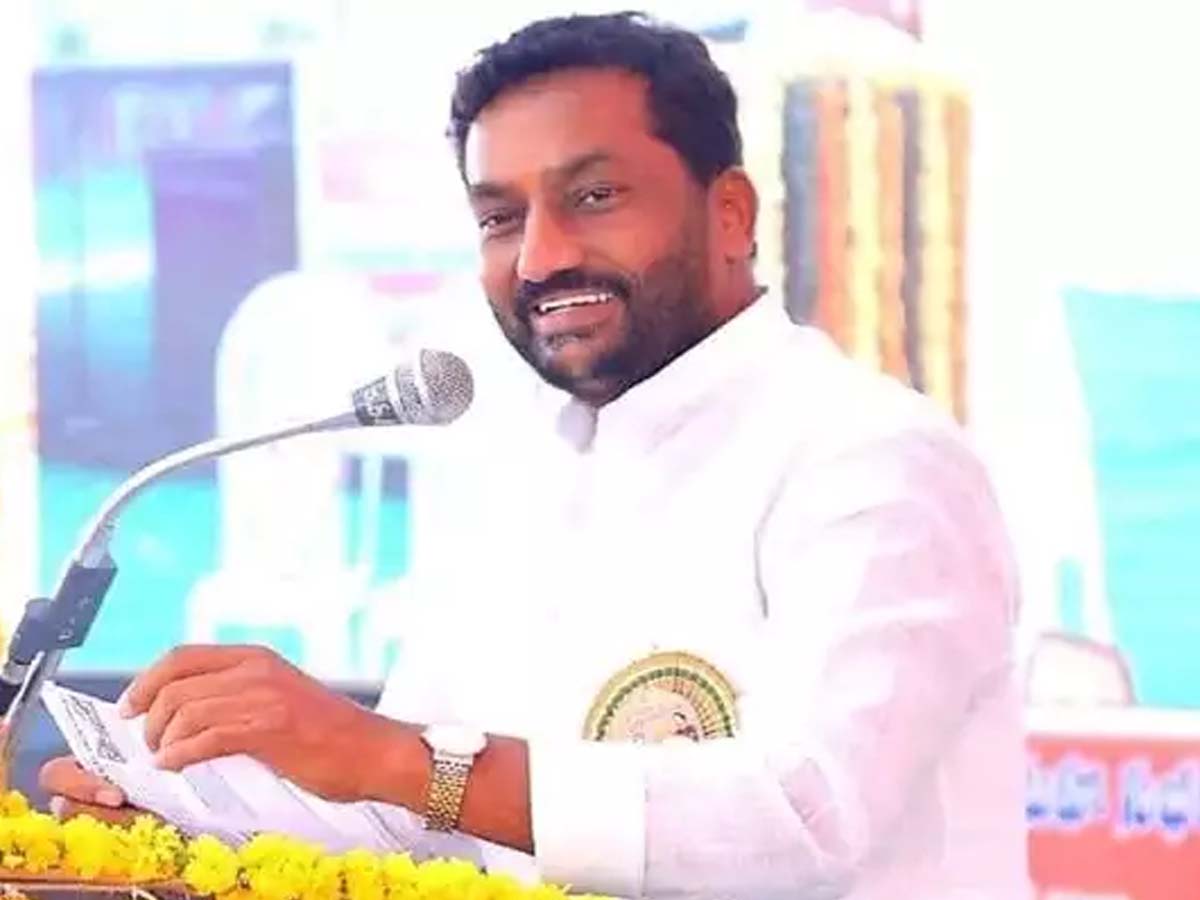 దళిత బంధు పై కేసీఆర్ మాటలు కోటలు దాటాయి: రఘునందన్‌ రావు