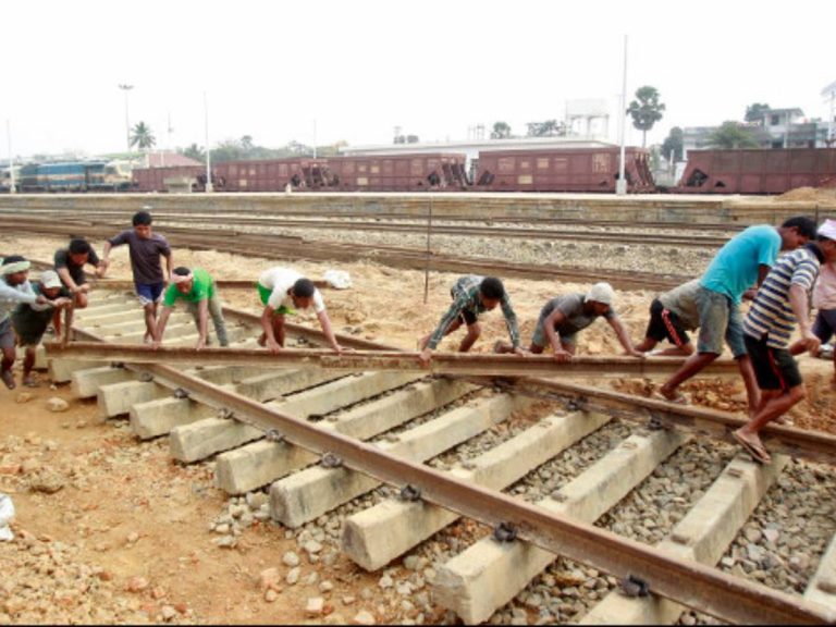 రైలు ప్రాజెక్టులపై కేంద్రం మాట మార్చింది..
