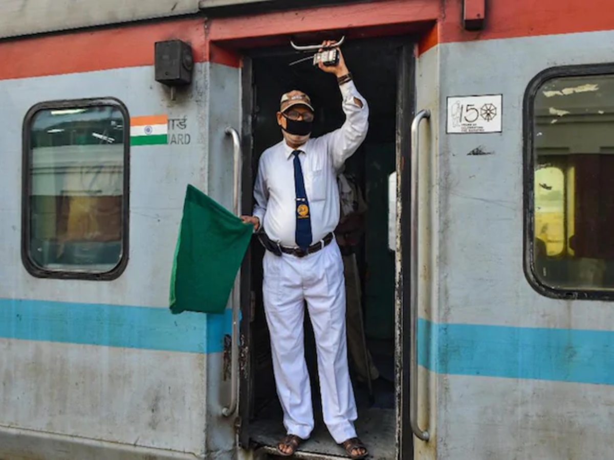 రైల్వే కీలక నిర్ణయం: ఇకపై ‘గార్డు’ కాదు.. ‘మేనేజర్’