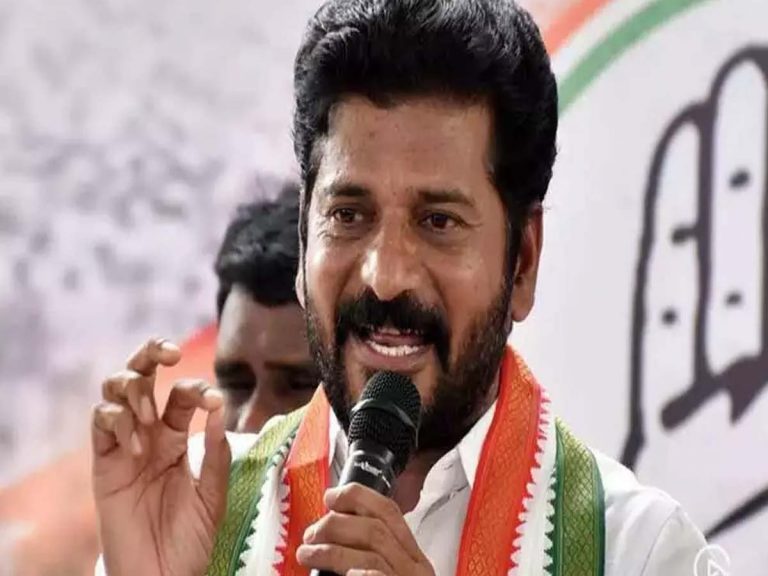 టీఆర్‌ఎస్‌ గుండాలపై చర్యలు తీసుకోవాలి: రేవంత్‌రెడ్డి