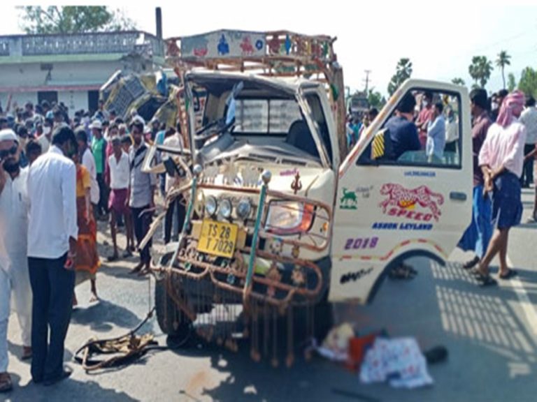 భద్రాద్రి కొత్తగూడెం జిల్లాలో ఘోర రోడ్డుప్రమాదం.. నలుగురు మృతి
