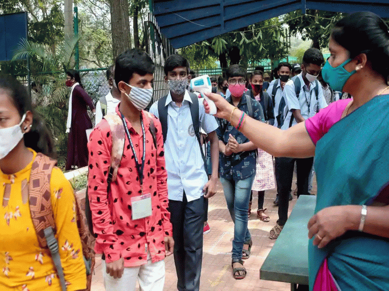 మ‌ళ్లీ తెరుచుకోన్న స్కూళ్లు.. విద్యాశాఖ మంత్రి కీల‌క ప్ర‌క‌ట‌న‌