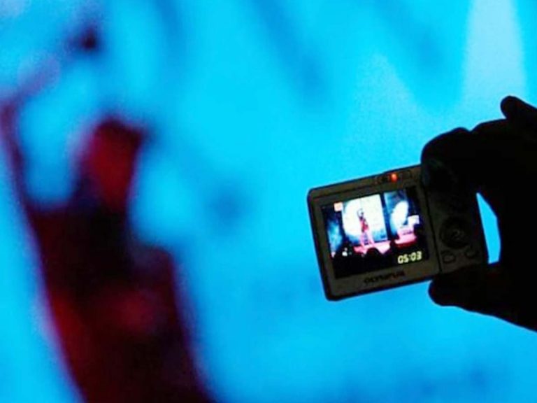 పోర్న్‌ సైట్లు వీక్షించే వారిపై పోలీసుల నిఘా..