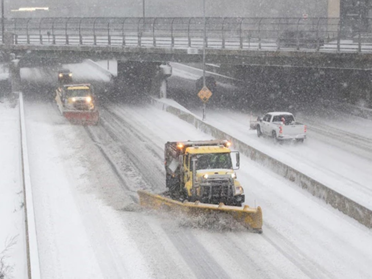 అమెరికాను వణికిస్తున్న మంచు తుఫాన్.. పలు విమానాలు రద్దు