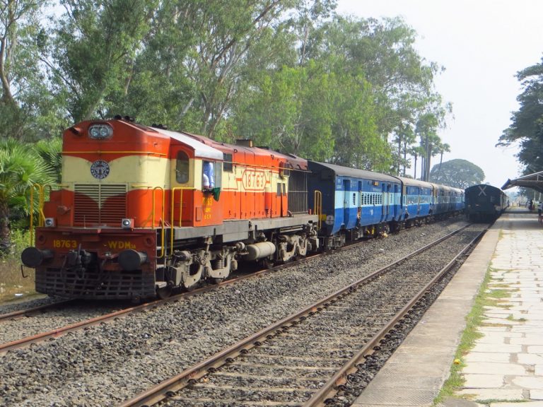 సంక్రాంతికి మరో 4 ప్రత్యేక రైళ్లు..