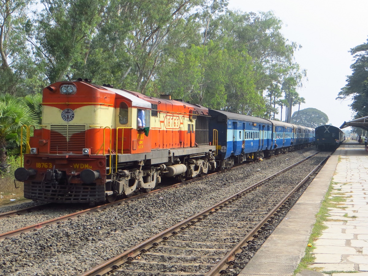 సంక్రాంతి సందర్భంగా మరో 10 ప్రత్యేక రైళ్లు