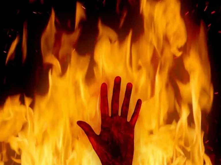 హోంగార్డ్‌ వేధింపులు తాళలేక.. వ్యక్తి ఆత్మహత్య యత్నం