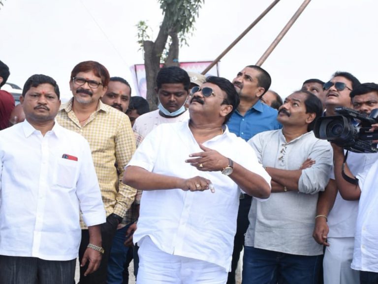 కైట్ ఫెస్టివల్‌లో పతంగులు ఎగురవేసిన మంత్రి తలసాని