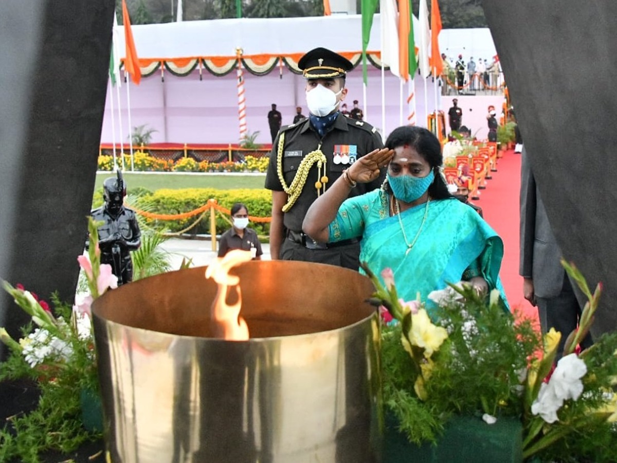 తెలంగాణ ప్రజలకు రిపబ్లిక్ డే శుభాకాంక్షలు తెలిపిన గవర్నర్