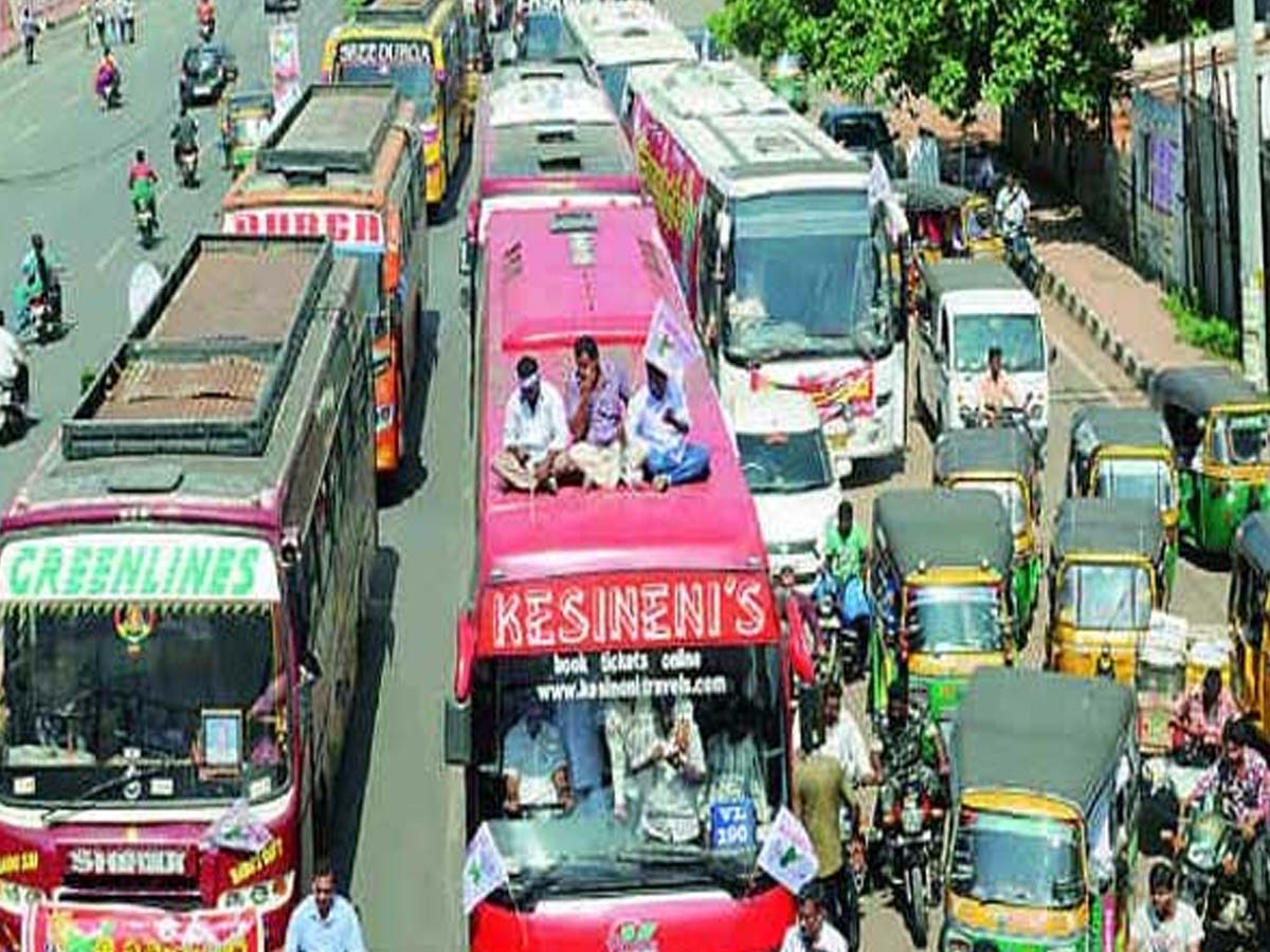 ప్రైవేట్‌ ట్రావెల్స్‌పై కొరడా..నిబంధనలు ఉల్లంఘిస్తే కఠిన చర్యలు