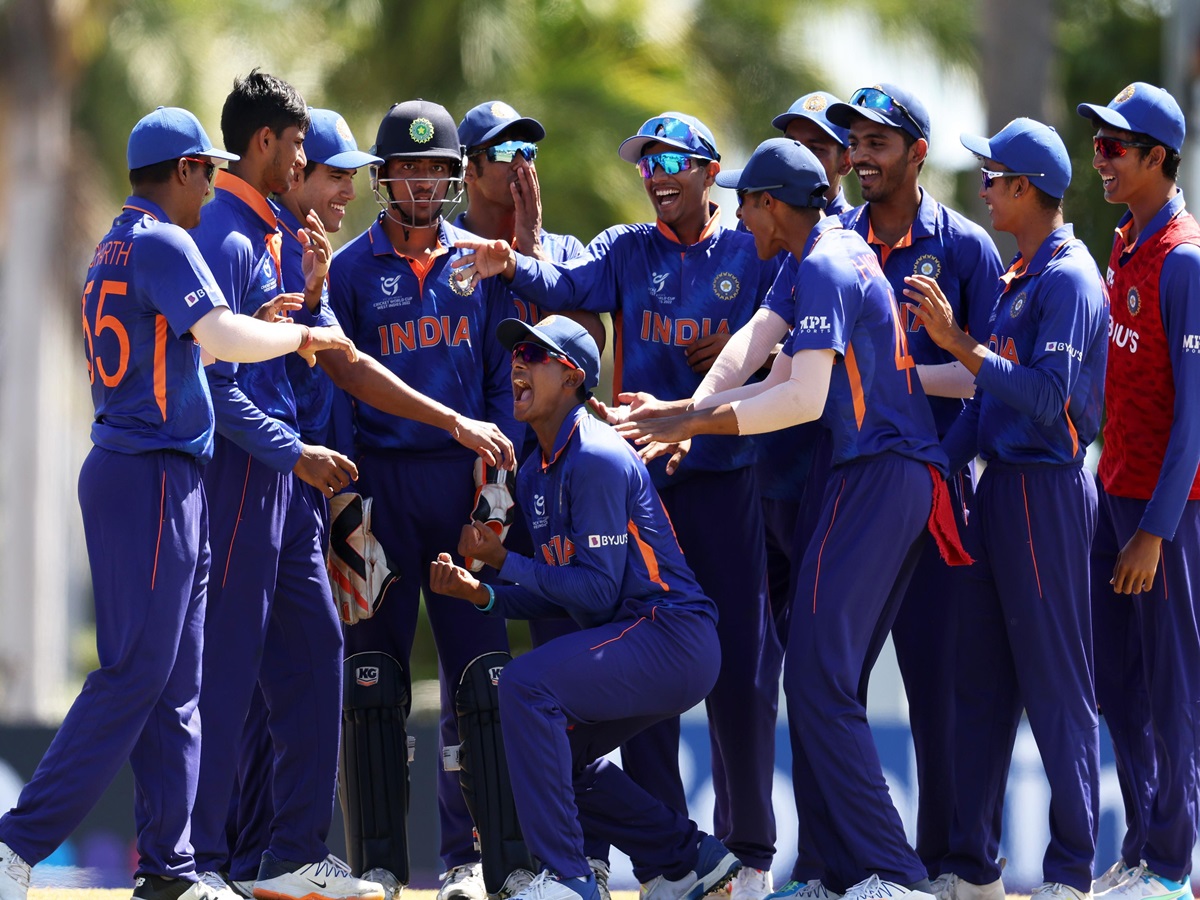 అండర్-19 ప్రపంచకప్‌లో సెమీస్‌కు దూసుకెళ్లిన టీమిండియా