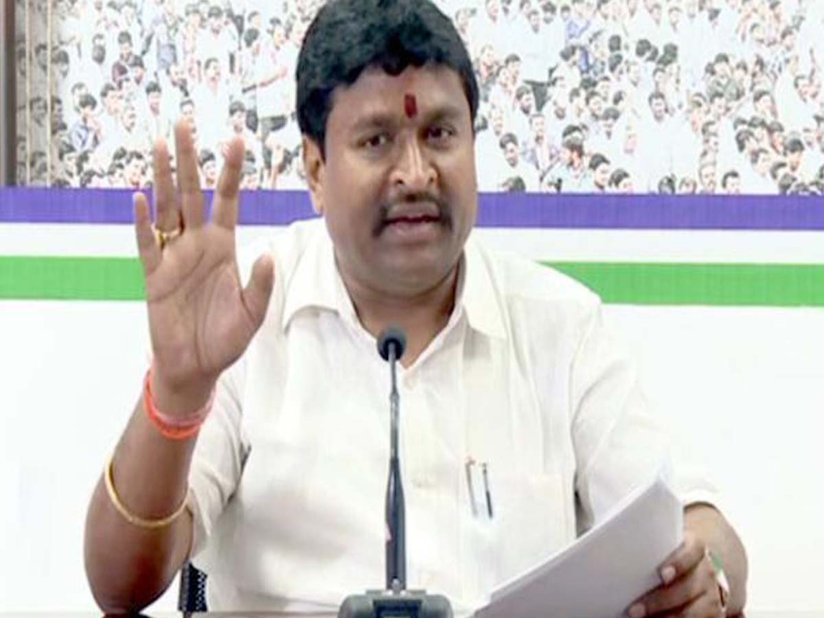 చిన్నారి ఆత్మహత్యపై చంద్రబాబు సమాధానం చెప్పాలి: వెల్లంపల్లి శ్రీనివాస్‌