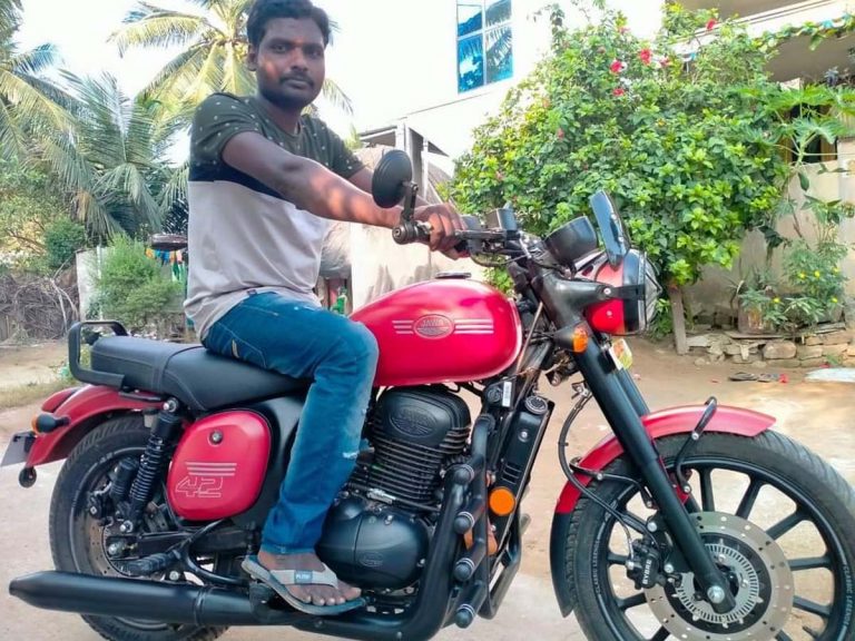 యువకుడి ప్రాణం తీసిన కోడి పందాలు