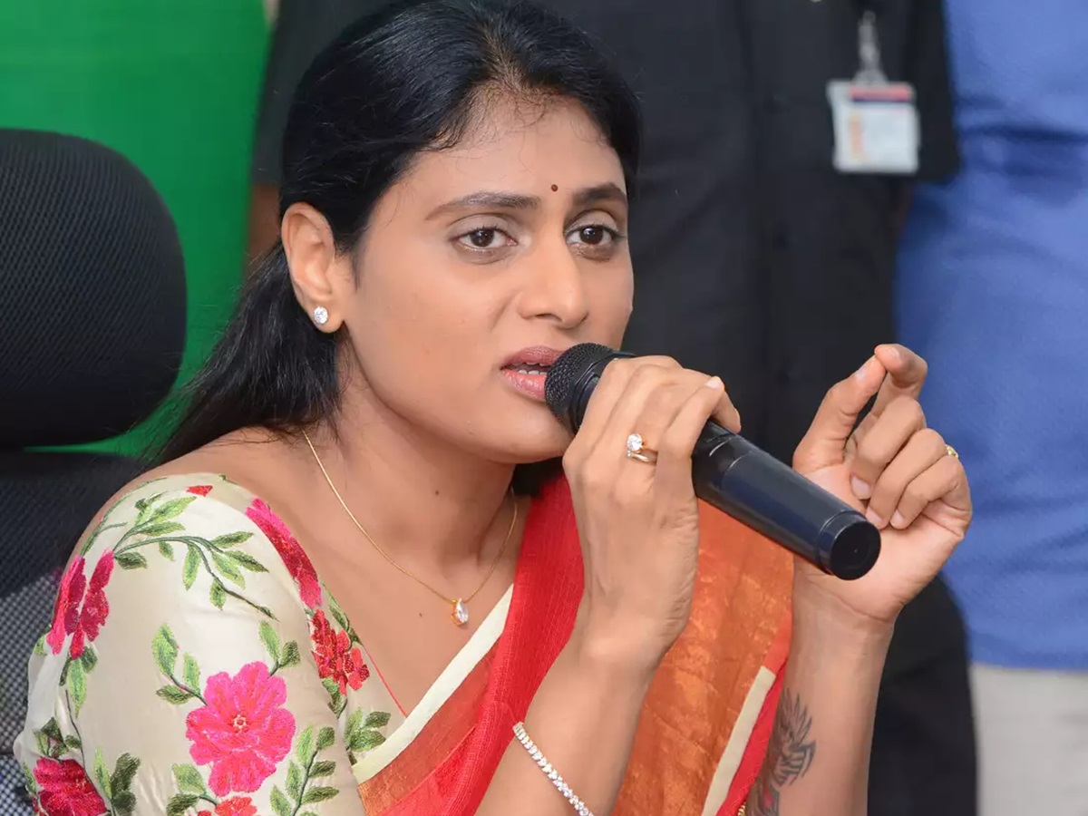 వైఎస్ షర్మిల సంచలన నిర్ణయం.. వైఎస్ఆర్‌టీపీలో కమిటీలు రద్దు