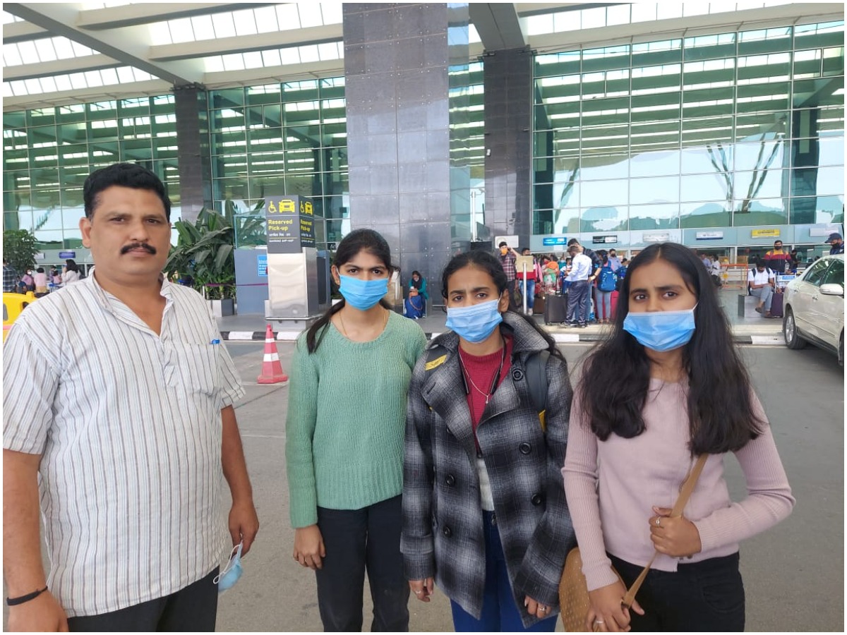 Ukraine Students: స్వదేశానికి చేరుకుంటున్న విద్యార్ధులు