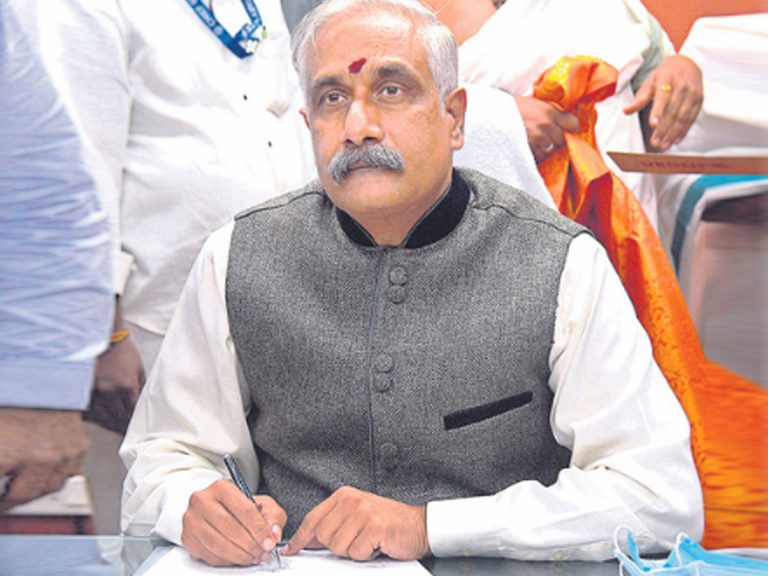 CS Sameer Sharma : ఉక్రెయిన్‌లో ఉన్నవాళ్ల పూర్తి సమాచారం ప్రభుత్వం వద్ద లేదు