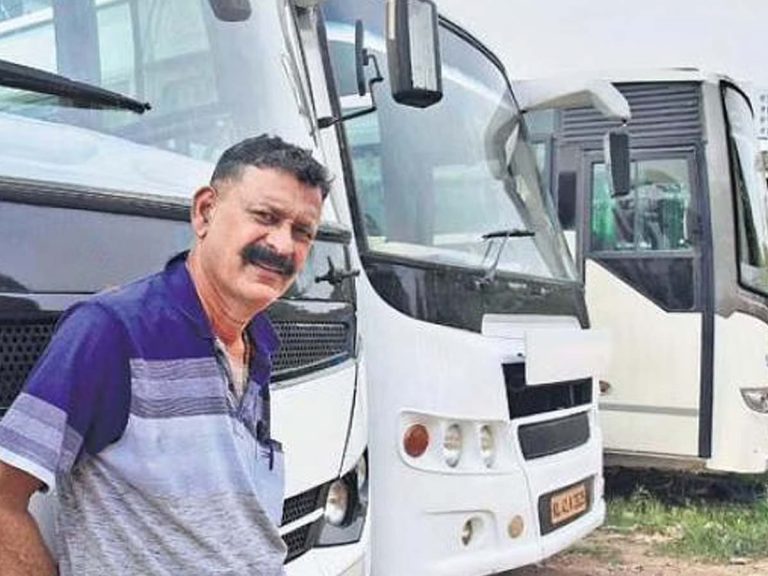 Covid Effect: బ‌స్సుల‌ను ఇలా అమ్మేస్తున్నారు…