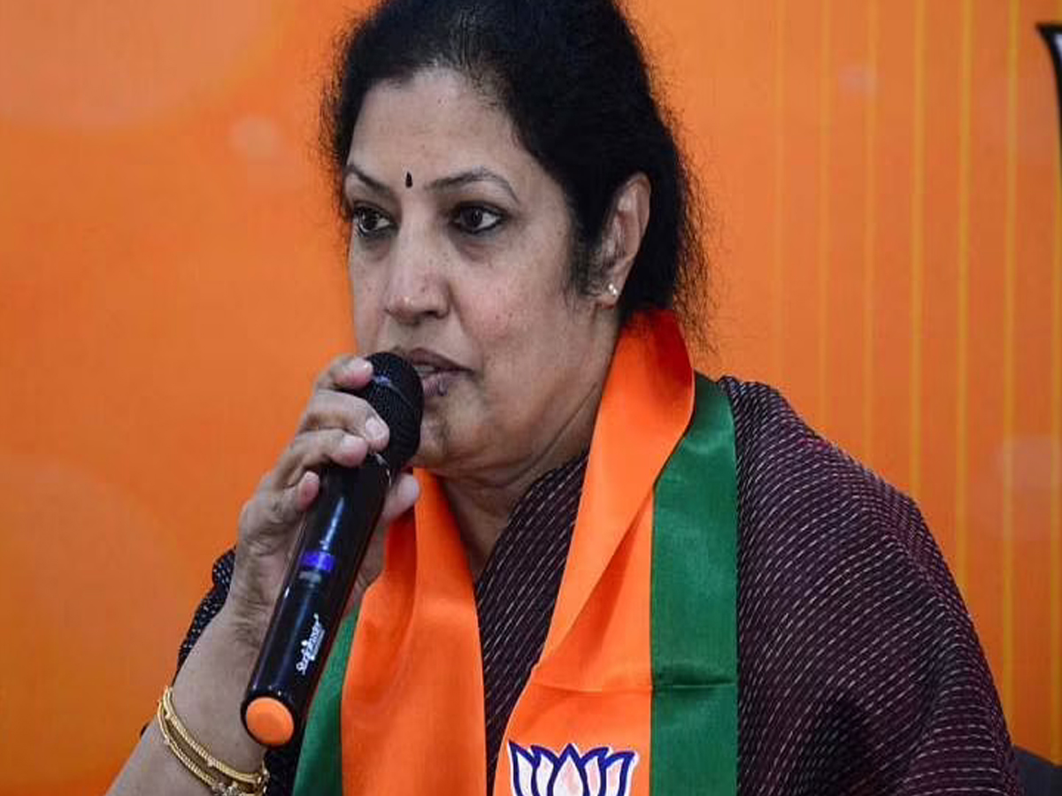 Purandeswari: అభివృద్ధిలో కాదు.. అప్పుల్లో ఏపీ నంబర్‌ వన్‌..