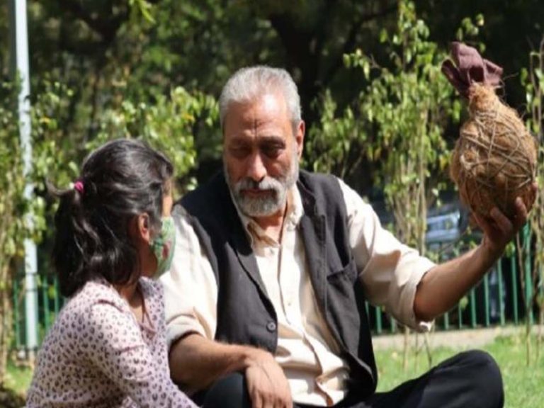 Birds Man:  ప‌క్షుల కోసం 2.5 ల‌క్ష‌ల గూళ్ల‌ను త‌యారు చేశాడు..