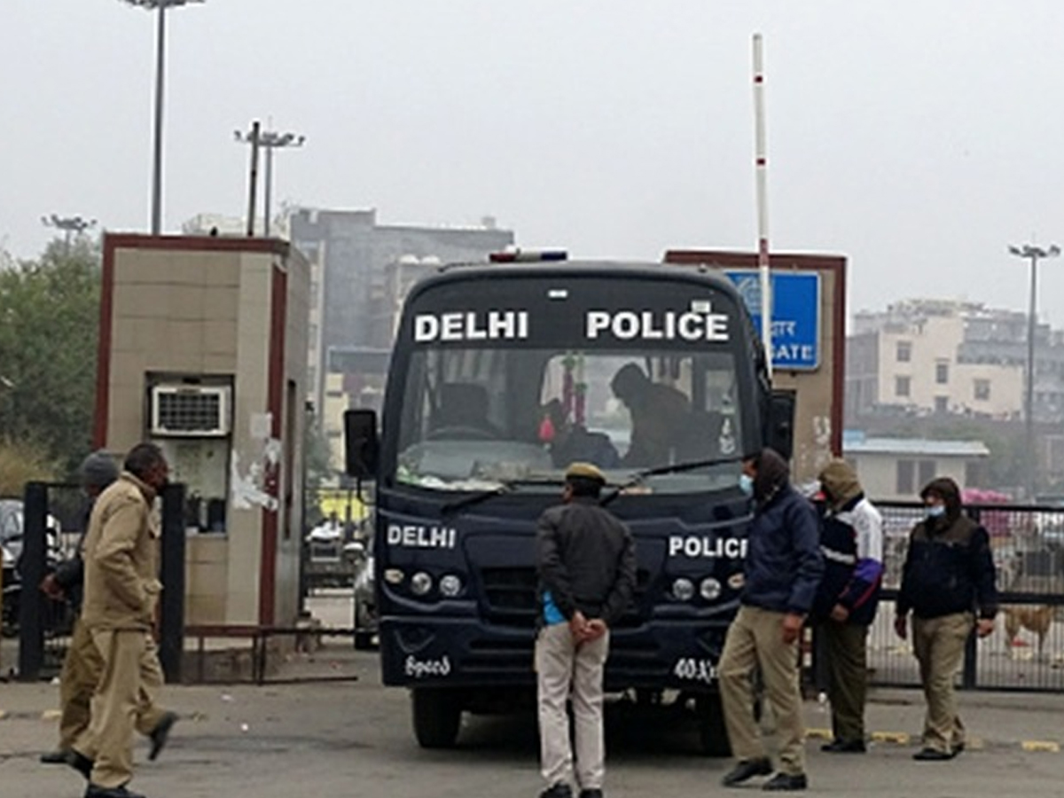 Delhi: ఐఈడీ బాంబుల కలకలం