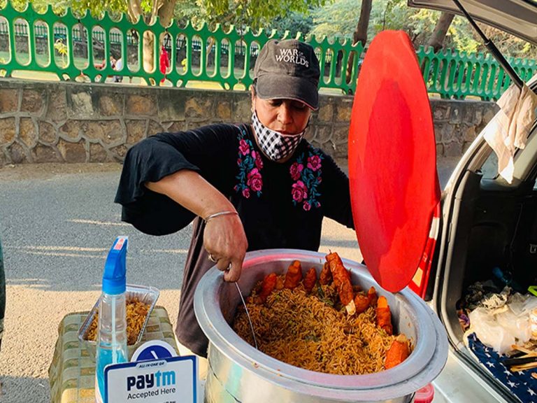 Viral:  విద్యార్థుల‌కు విద్యాబుద్దులు నేర్పిన  టీచ‌ర్‌…రోడ్డుపై ఇప్పుడిలా…