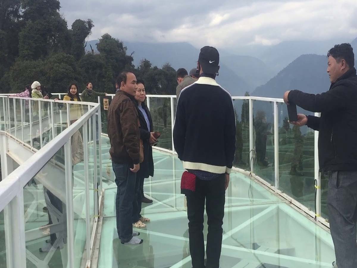 Glass Bridges: ప‌ర్యాట‌కుల‌ను ఆక‌ట్టుకుంటున్నగ్లాస్ వంతెన‌లు…