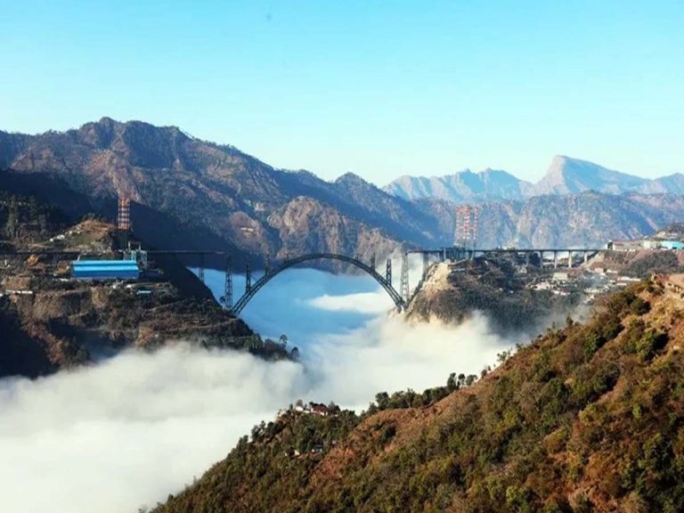 వైర‌ల్‌: ప్ర‌పంచంలోనే అత్యంత ఎత్తైన రైల్వే బ్రిడ్జి…