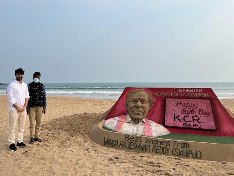 KCR Birthday: పూరీ జగన్నాథుడి చెంత.. ‘సైకత’ శుభాకాంక్షలు