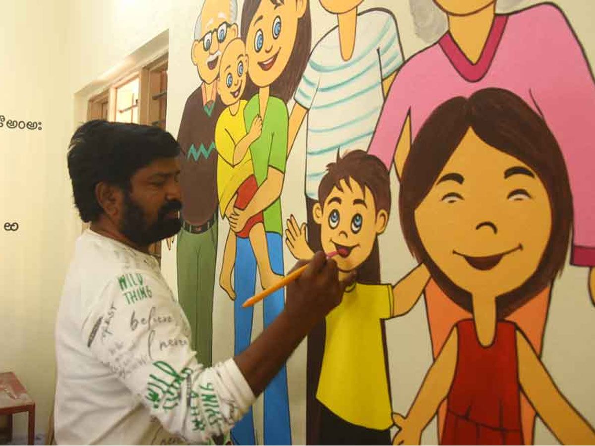 Learning Aid : పెయిటింగ్స్‌తో నిండిపోనున్న పాఠశాలలు..