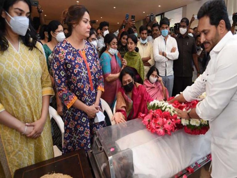 Mekapati Goutham Reddy:  నెల్లూరు నుంచి ప్రారంభ‌మైన అంతిమ‌యాత్ర‌…