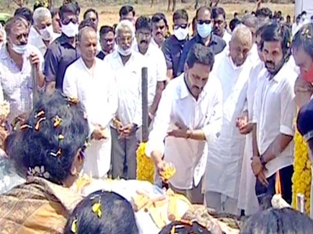 Mekapati Gowtham Reddy:  ప్ర‌భుత్వ లాంఛ‌నాల‌తో అంత్య‌క్రియ‌లు…