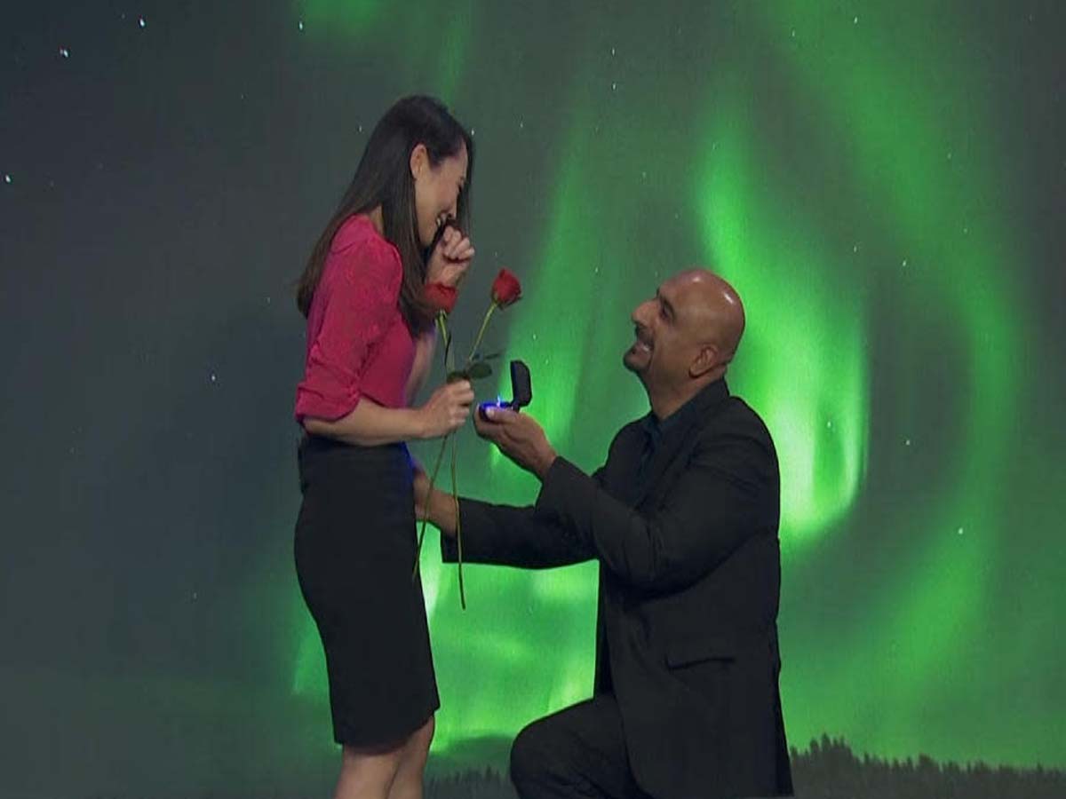 Viral:  లైవ్ స్టూడియోలోనే యాంక‌ర్‌కు ప్రపోజ్‌…