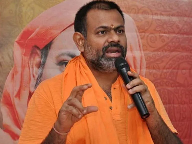 పాఠ్యాంశాల్లో మార్పు వ‌స్తేనే.. స‌మాజంలో మార్పు.. వారి చ‌రిత్ర చించేయాలి..!