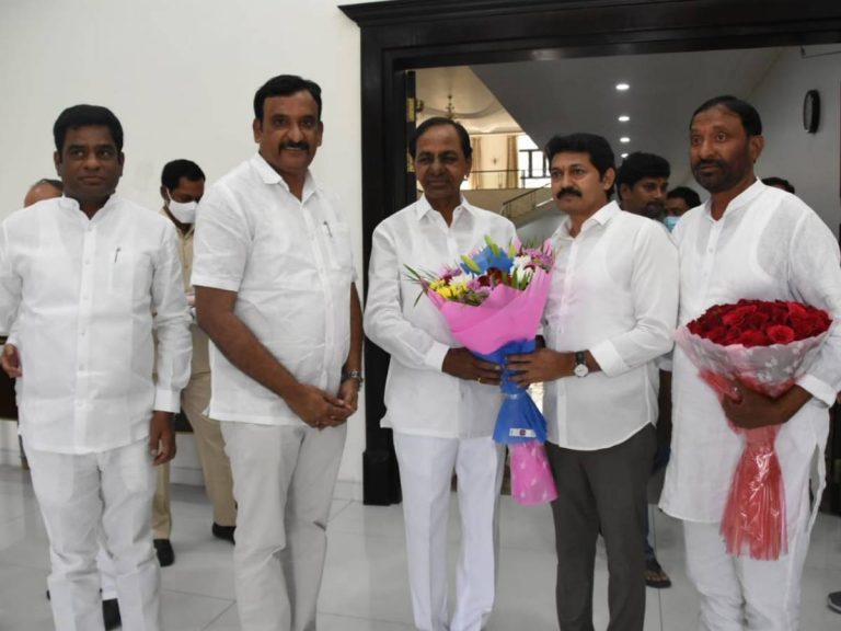 ఎమ్మెల్సీగా పోచంప‌ల్లి శ్రీ‌నివాస్ రెడ్డి ప్ర‌మాణ స్వీకారం