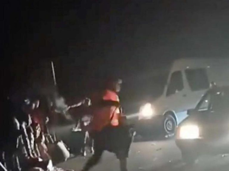 Shocking:  పోలెండ్ బోర్డ‌ర్‌లో పోలీసుల అరాచ‌కం… విద్యార్థుల‌ను కాళ్ల‌తో త‌న్నుతూ…