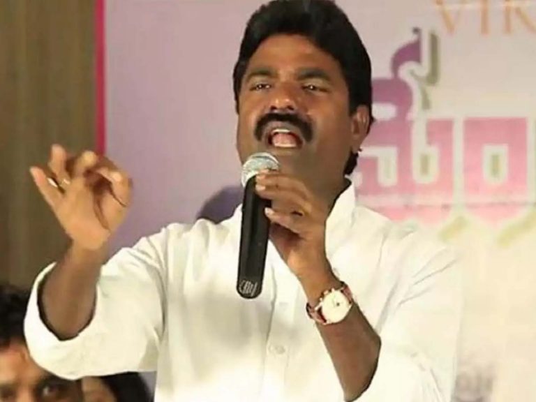 పైసలు లేకపోతే ఎవ్వ‌డూ దేక‌డు, కాన‌డు.. డ‌బ్బు చాలా ముఖ్యం-టీఆర్ఎస్ ఎమ్మెల్యే