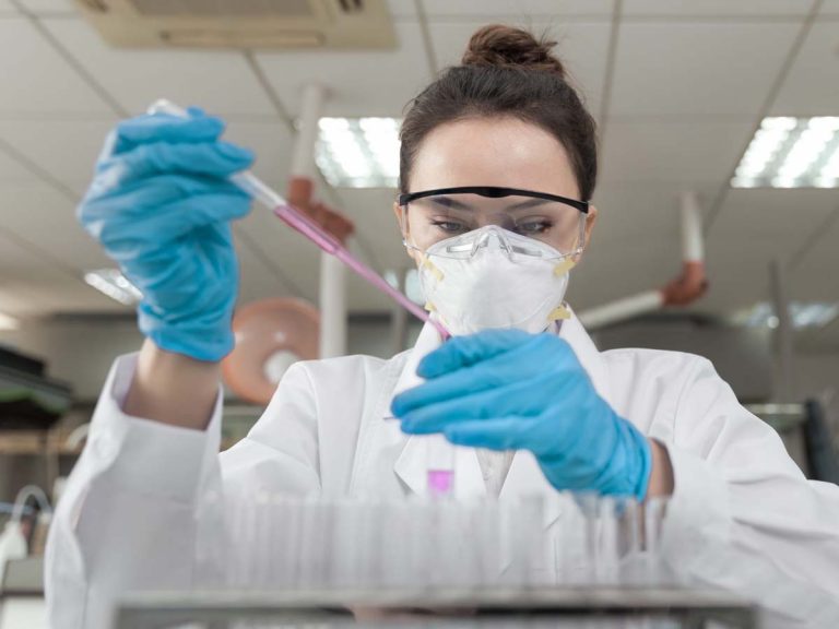 ఒమిక్రాన్ తీవ్ర‌త త‌క్కువ‌గా ఉండ‌టానికి కార‌ణం ఇదే…