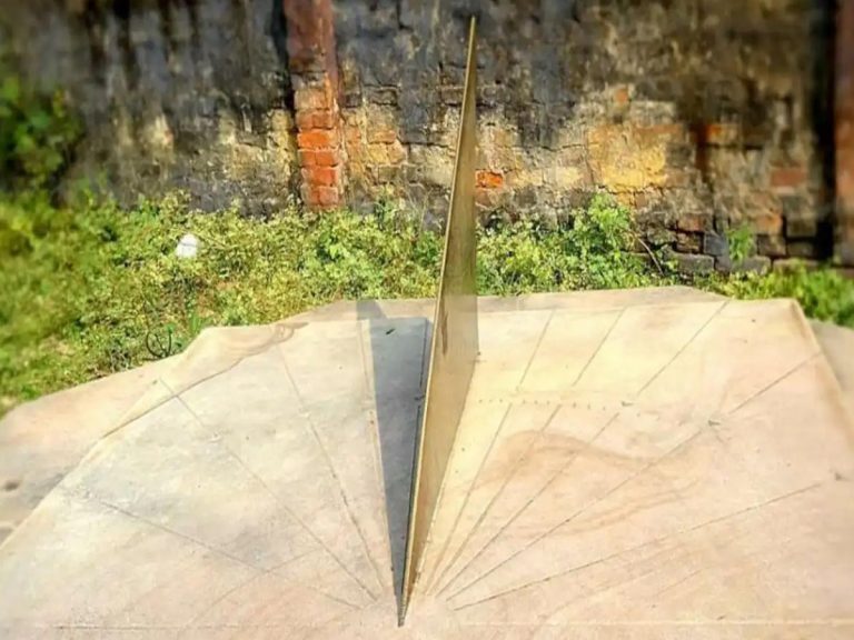 Bihar:  ఆ గ‌డియారాన్నిఎత్తుకెళ్లిన దొంగ‌లు…హైసెక్యూరిటీ ఉన్నా…