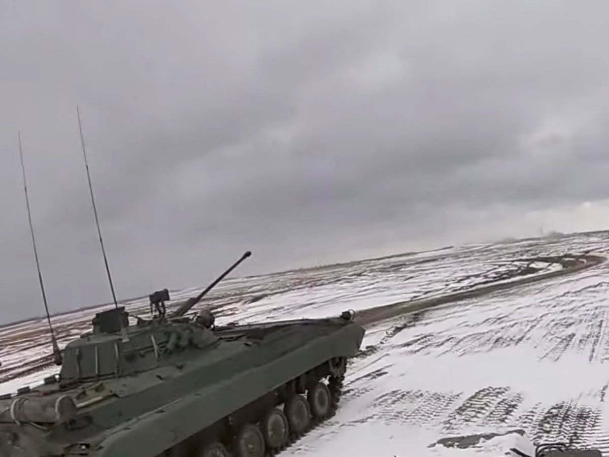 క‌మ్ముకుంటున్న యుద్ధ‌మేఘాలు:  యూర‌ప్‌కు అమెరికా సైన్యం… బెలారస్‌కు ర‌ష్యా సైన్యం