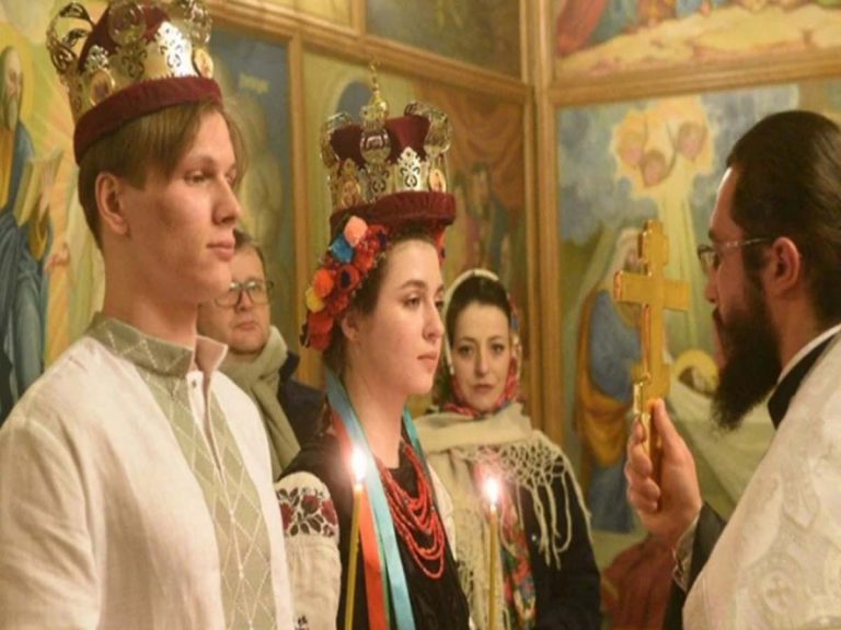 Viral:  బాంబుల మోత మ‌ధ్య‌లో ఉక్రెయిన్ జంట వివాహం…