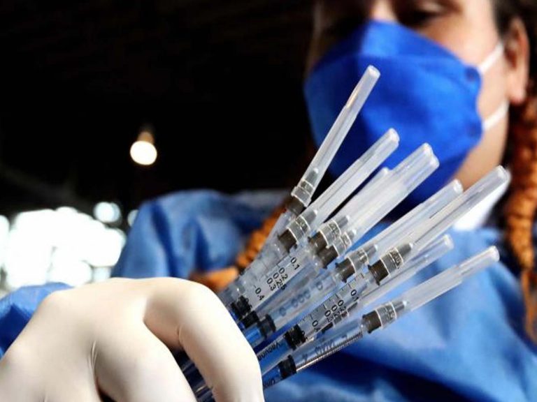 గుడ్‌న్యూస్‌:  టీకాల‌తోనే మెరుగైన ర‌క్ష‌ణ‌…