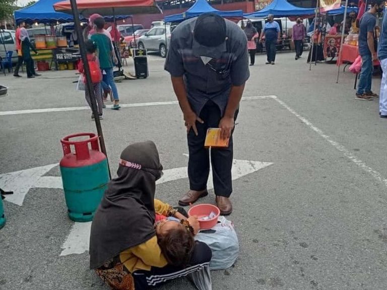 ఆమె మామూలు మ‌హిళ కాదు… భిక్షాట‌న చేస్తూ నెల‌కు ఎంత సంపాదిస్తుందో తెలుసా?