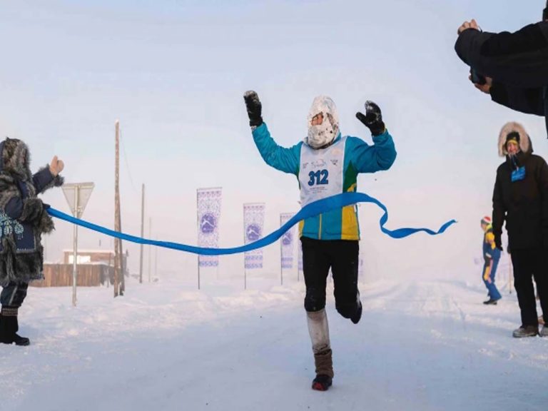 Snow Marathon:  మైస‌న్ 53 డిగ్రీల చ‌లిలో ప‌రుగులు…