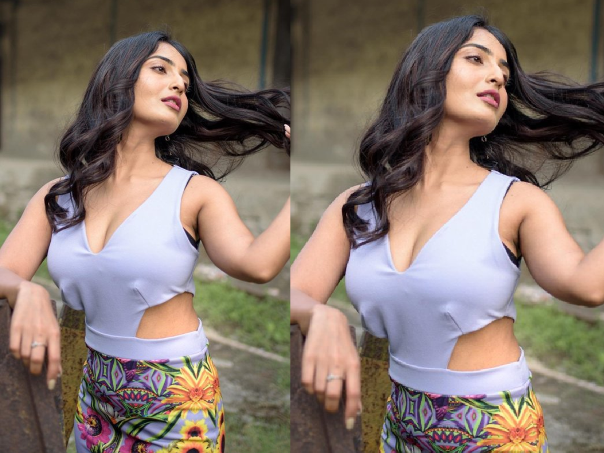 Ananya Nagalla: మత్తెక్కించే చూపుతో చంపేస్తుందే ..