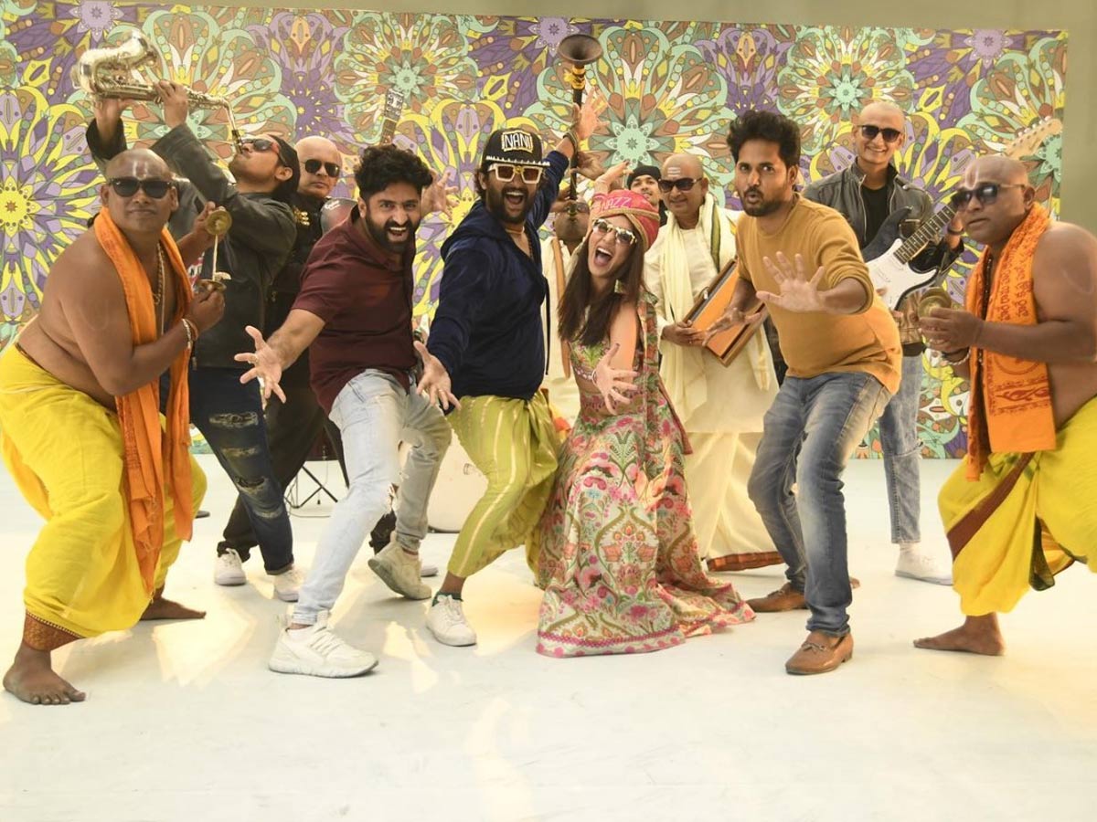 Nani: నెట్టింట వైరల్ అవుతున్న’అంటే సుందరానికి’ సాంగ్ స్టిల్స్..