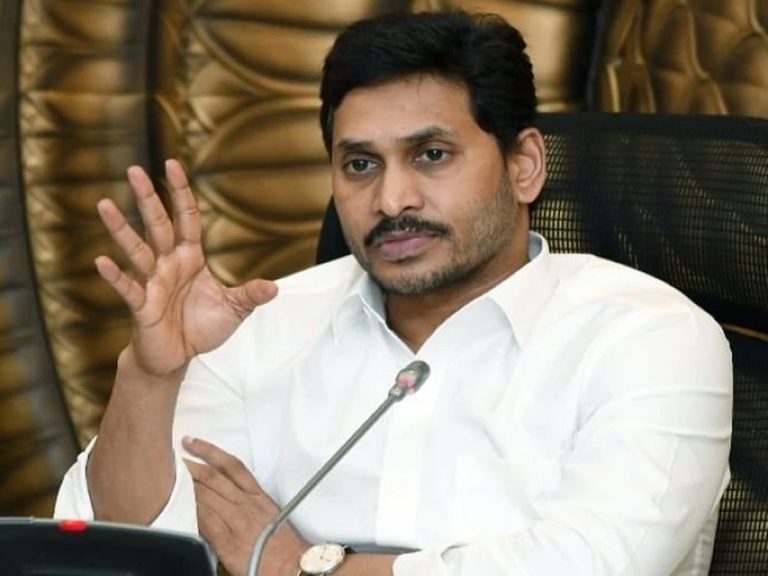 ఎర్రజెండా వెనుక పచ్చజెండా అజెండా: సీఎం జగన్