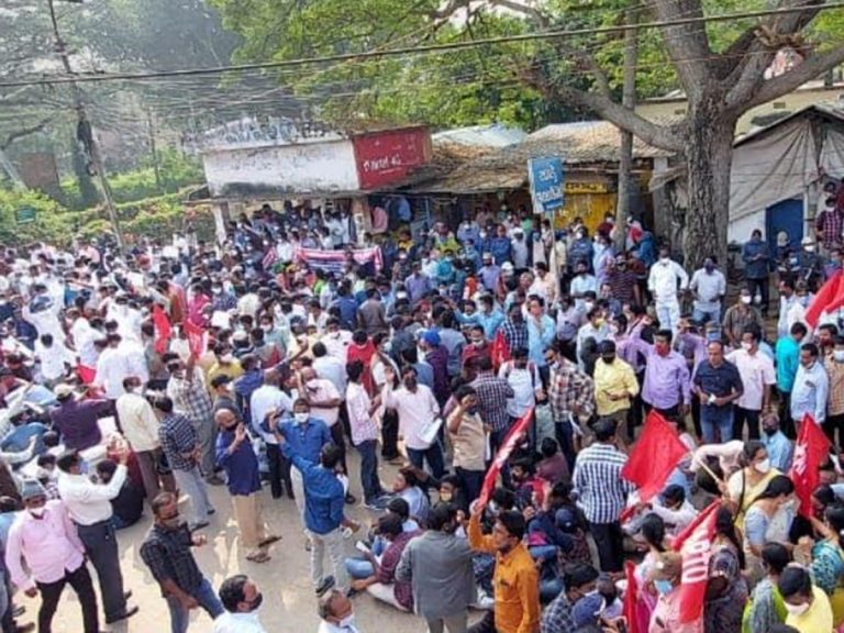 ఉద్యోగులకు షాక్.. ఎస్మా ఉత్తర్వులు జారీ చేసిన ఏపీ ప్రభుత్వం