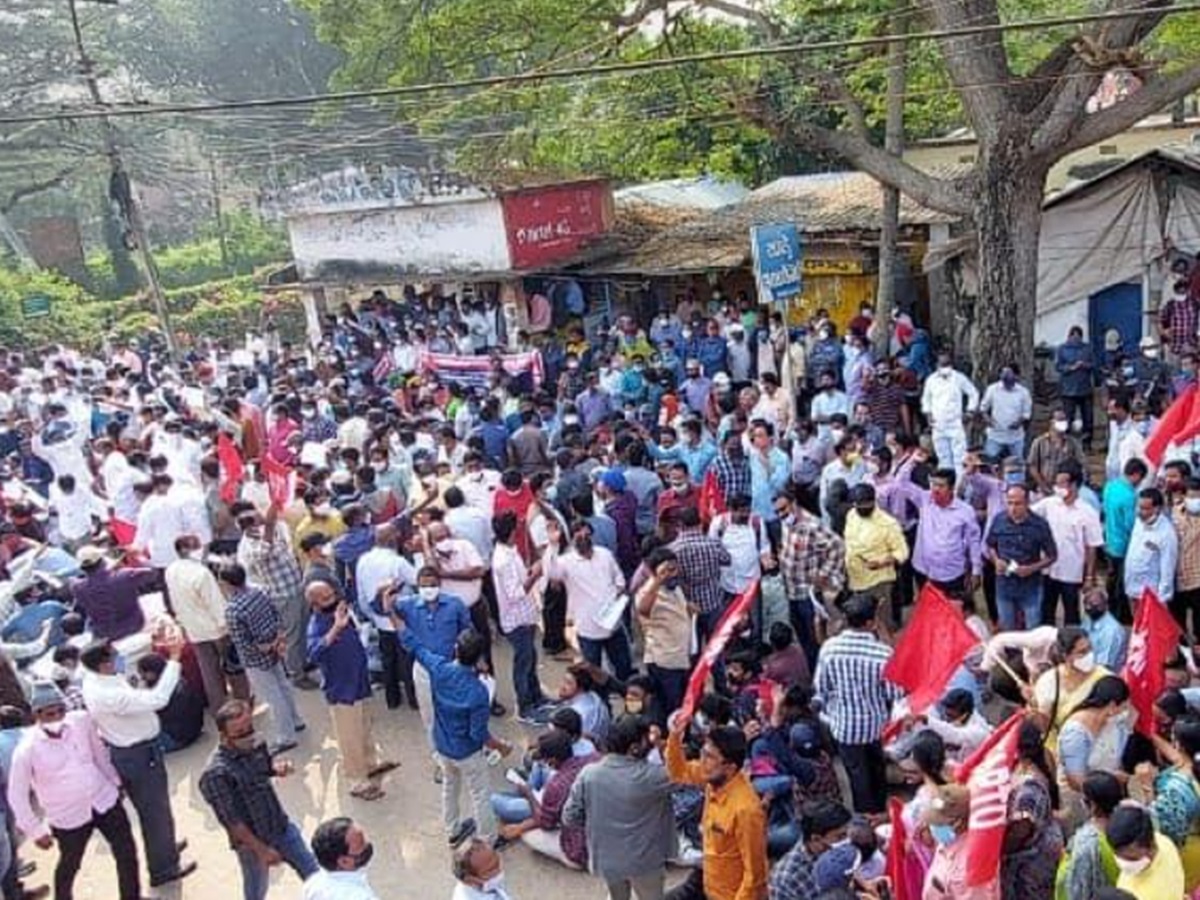 ఉద్యోగులకు షాక్.. ఎస్మా ఉత్తర్వులు జారీ చేసిన ఏపీ ప్రభుత్వం