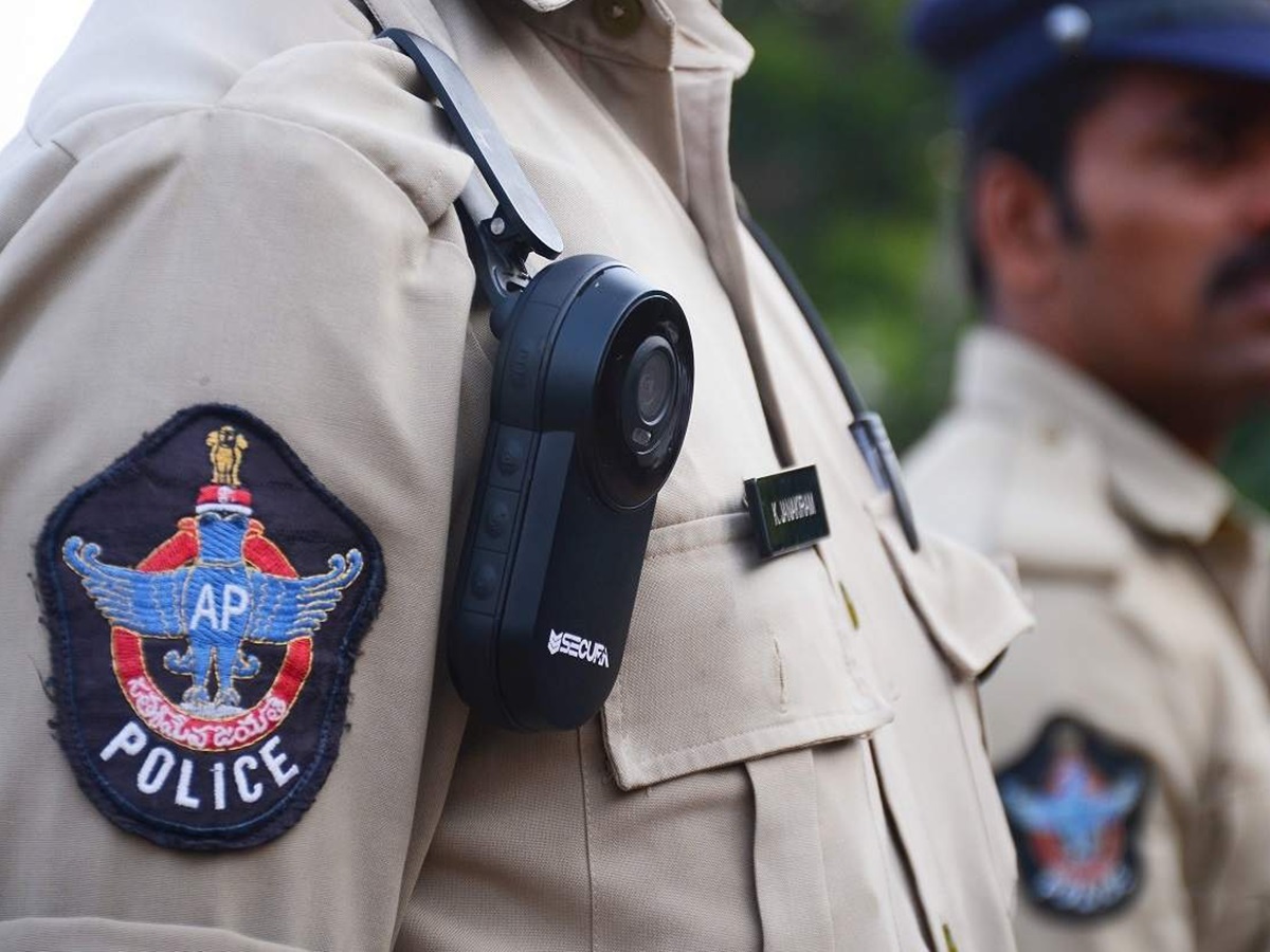 Andhra Pradesh: మహిళా ఎస్సైపై తహసీల్దార్ చిందులు.. గాడిదలు కాచుకో..